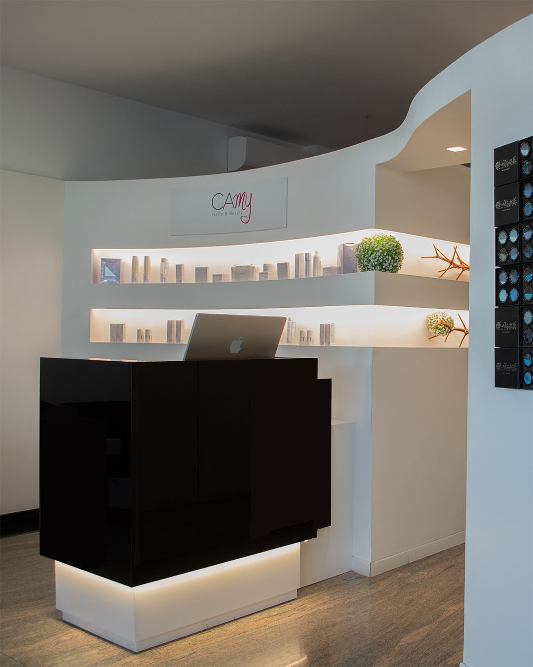 reception camy nails&beauty